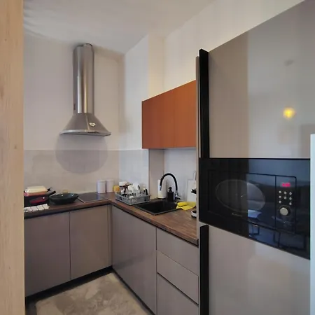 Stone & Sky Apartment *